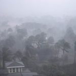 Vientos y lluvias de "Irma" estremecen Florida