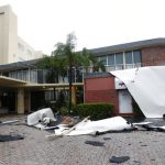 Vientos y lluvias de "Irma" estremecen Florida