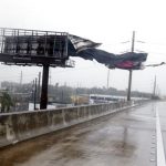 Vientos y lluvias de "Irma" estremecen Florida