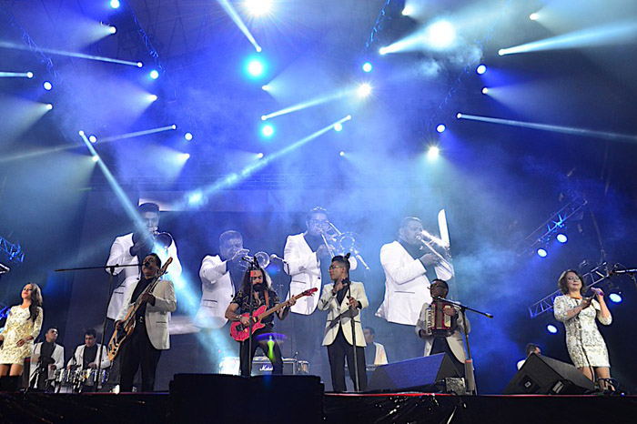 Músicos unen sus voces por México
